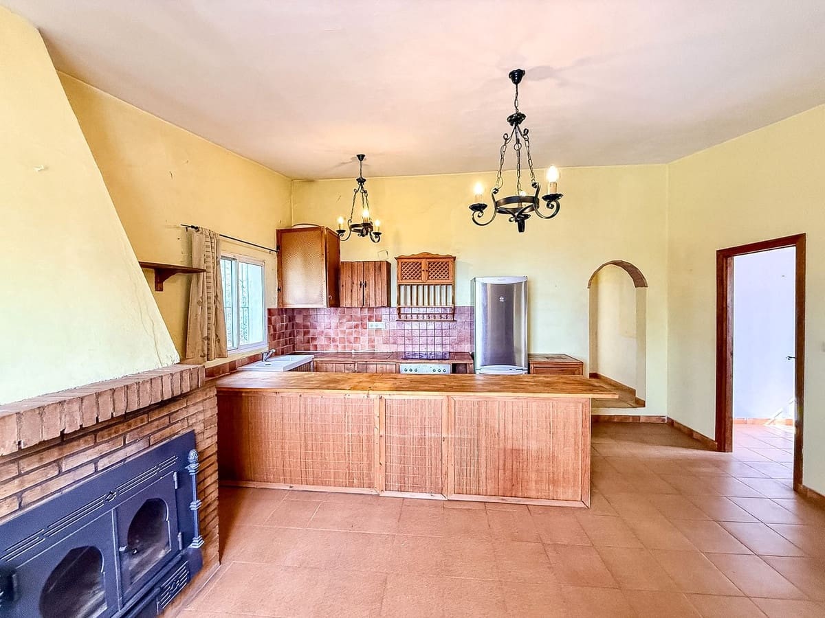 3 bedroom Villa for sale in Arenas with garage - € 195,000 (Ref: 9747338)