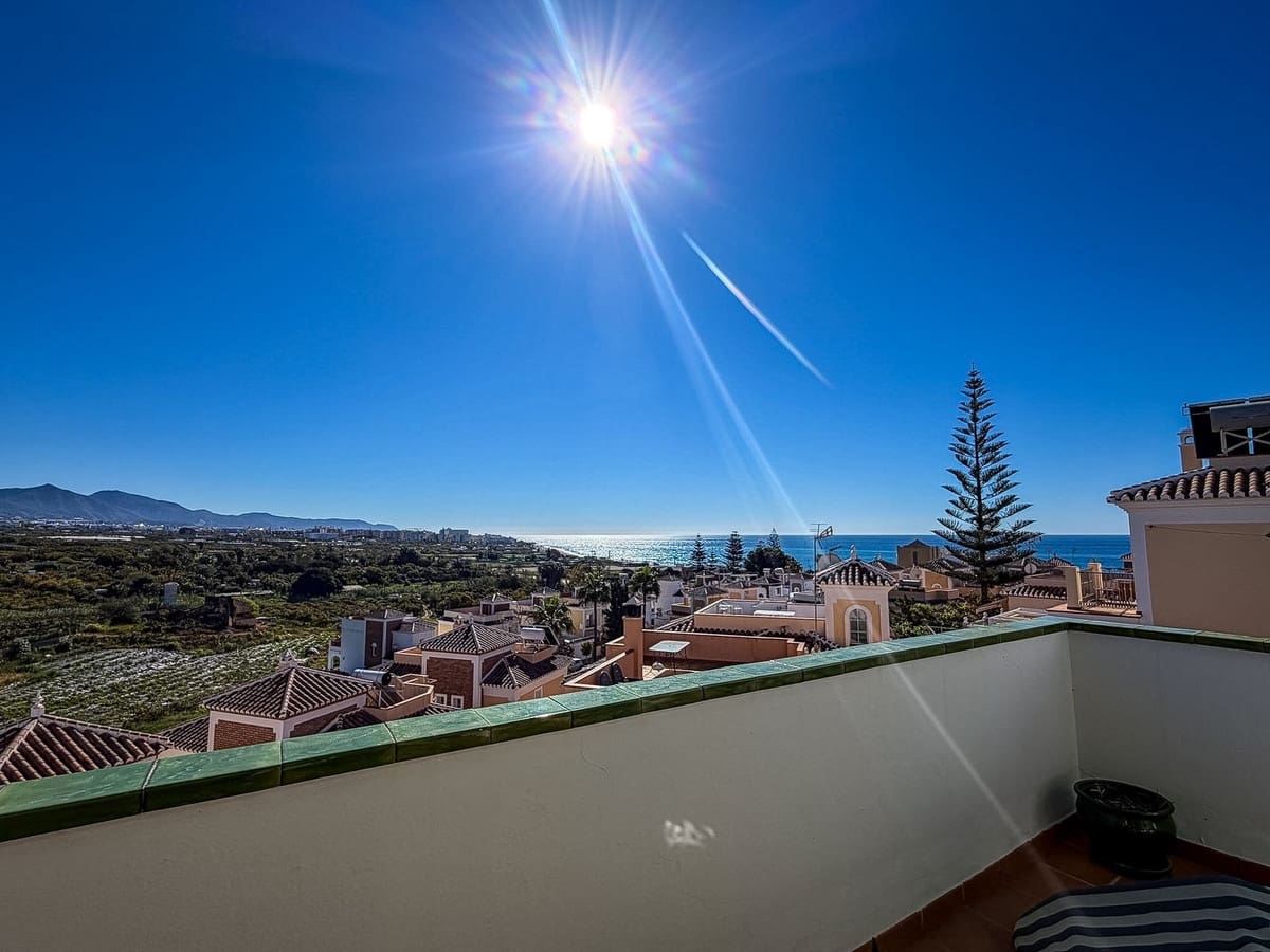 2 slaapkamer Penthouse te koop in Nerja met zwembad - € 315.000 (Ref: 9753654)