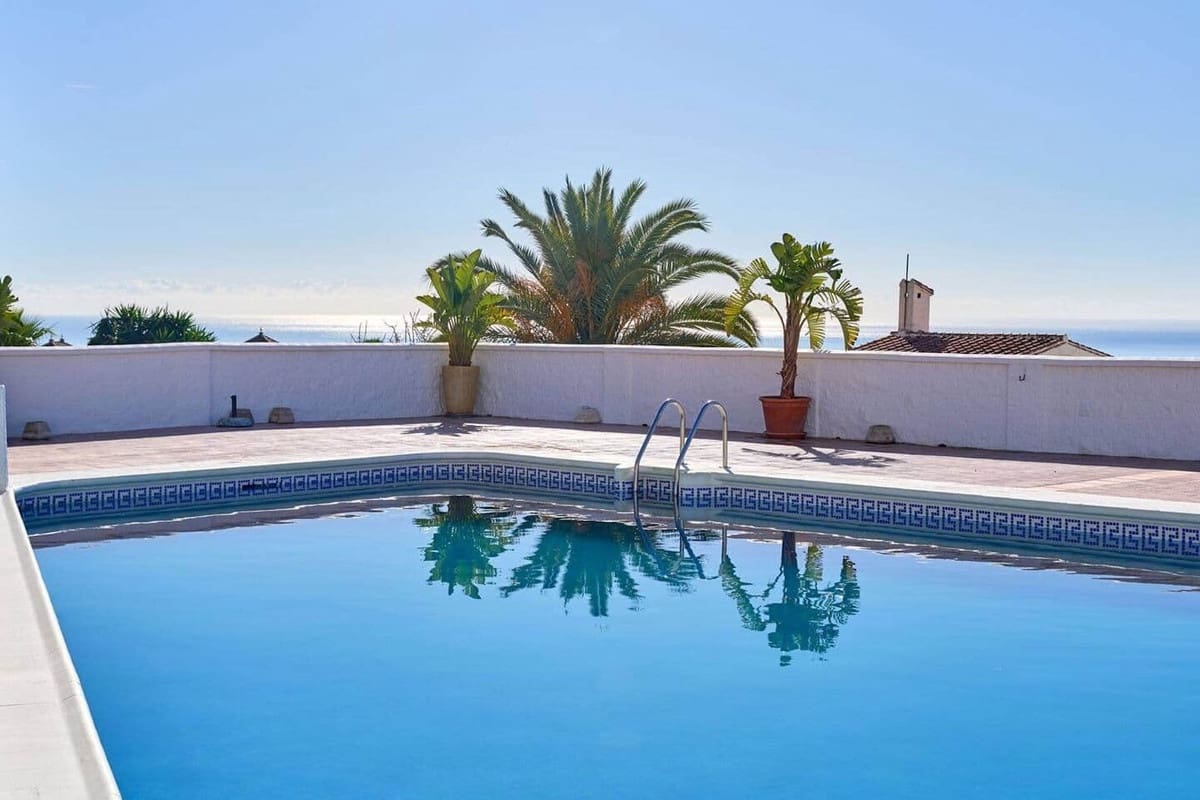 1 chambre Penthouse à vendre à Nerja avec piscine - 240 000 € (Ref: 9770307)