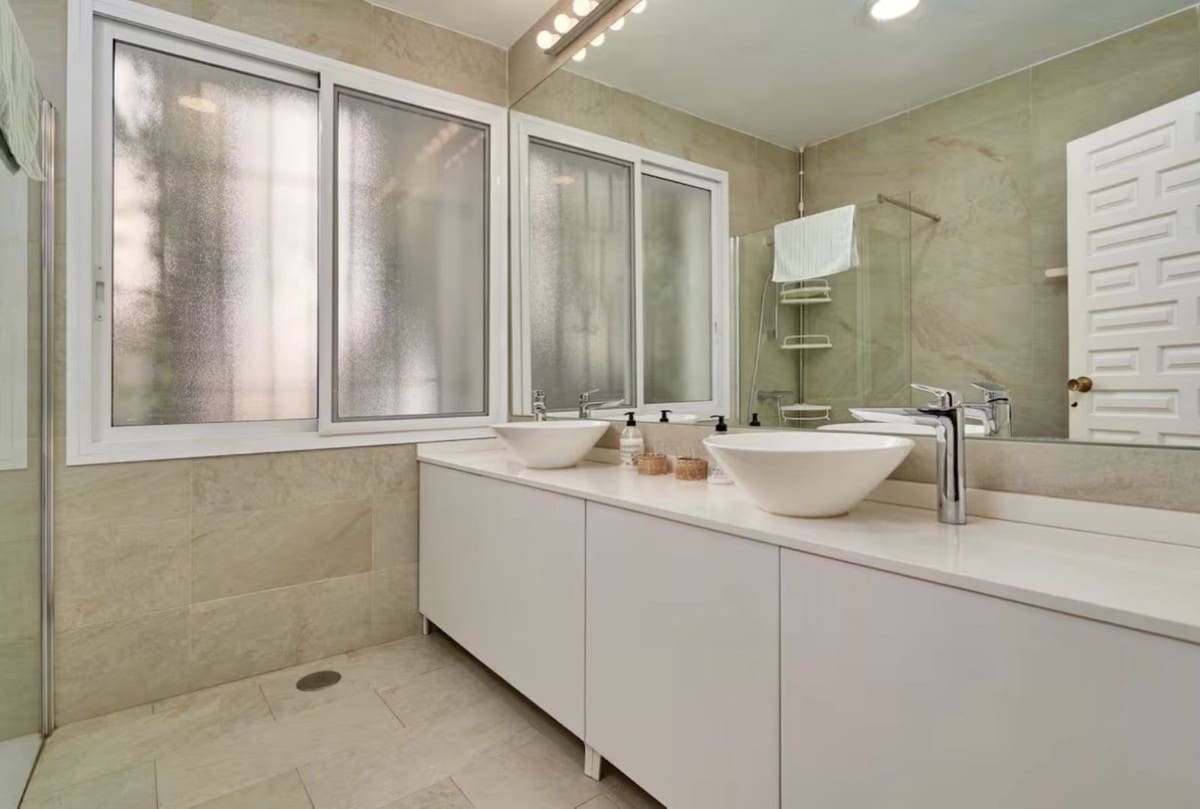 Villa/Maison de 4 chambres à louer à Nerja avec piscine garage - 3 100 € (Ref: 9770308)