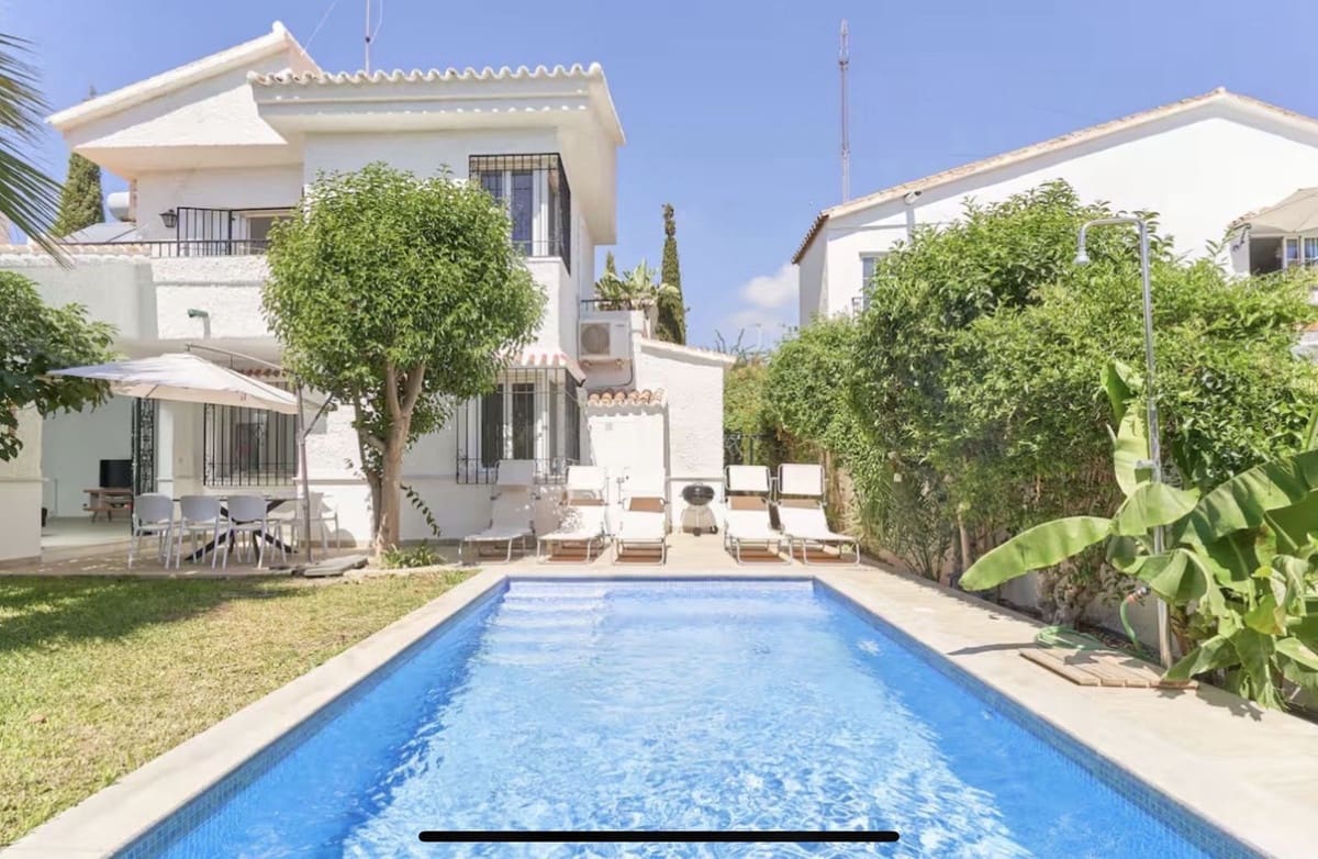 4 bedroom Villa for rent in Nerja with pool garage - € 3,100 (Ref: 9770308)