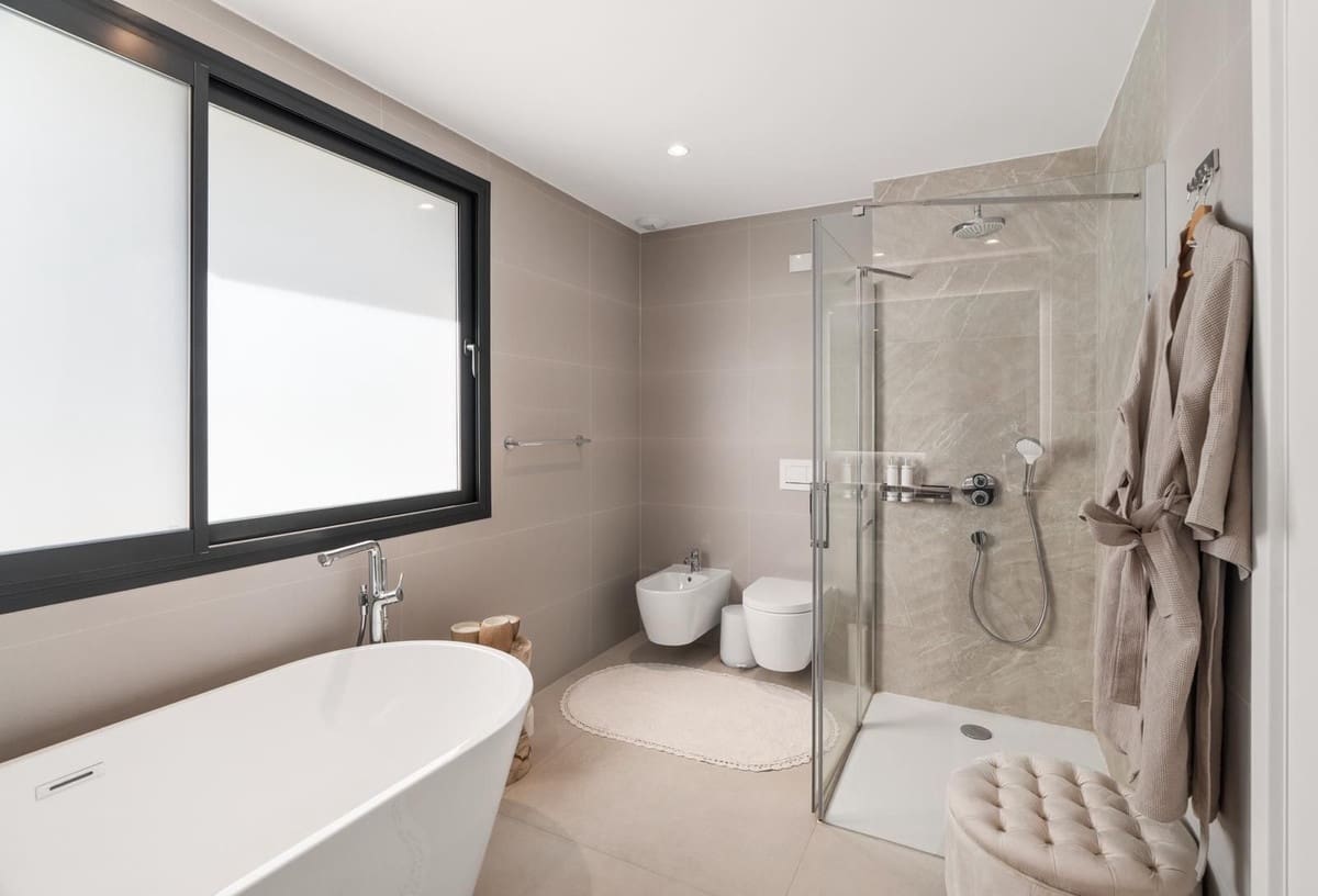 4 quarto Moradia Geminada para arrendar em Marbella com piscina garagem - 11 000 € (Ref: 9781423)