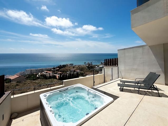 3 chambre Maison de Ville à vendre à Torrox-Costa, Torrox avec piscine garage - 629 000 € (Ref: 9787819)