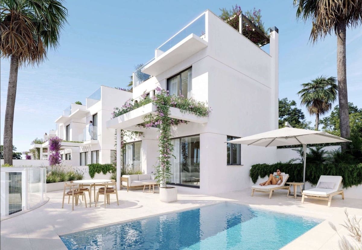 3 bedroom Townhouse for sale in Nerja with pool garage - € 665,000 (Ref: 9821687)