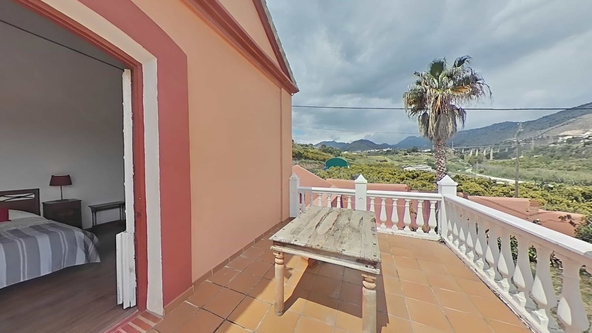 3 makuuhuone Huvila vuokrattavana paikassa Nerja mukana uima-altaan 
autotalli - 2 000 € (Ref: 9827553)