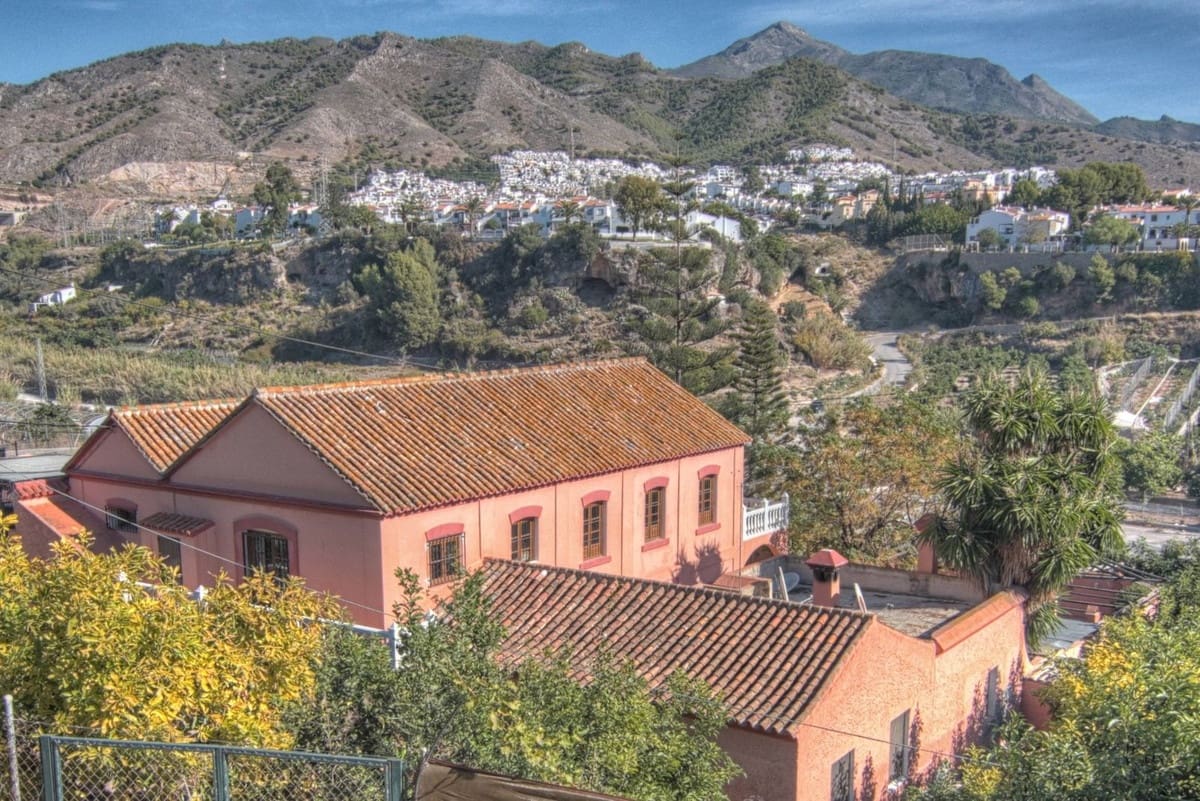 3 makuuhuone Huvila vuokrattavana paikassa Nerja mukana uima-altaan 
autotalli - 2 000 € (Ref: 9827553)