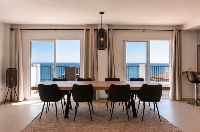 5 soverom Villa til salgs i Nerja med svømmebasseng garasje - € 895 000 (Ref: 9844501)