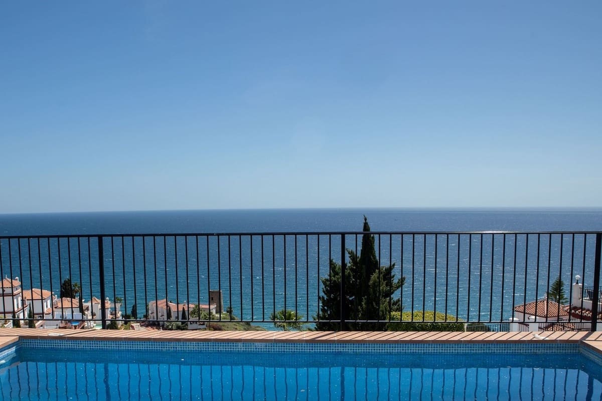 5 bedroom Villa for sale in Nerja with pool garage - € 895,000 (Ref: 9844501)