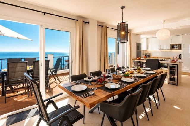 5 soverom Villa til salgs i Nerja med svømmebasseng garasje - € 895 000 (Ref: 9844501)