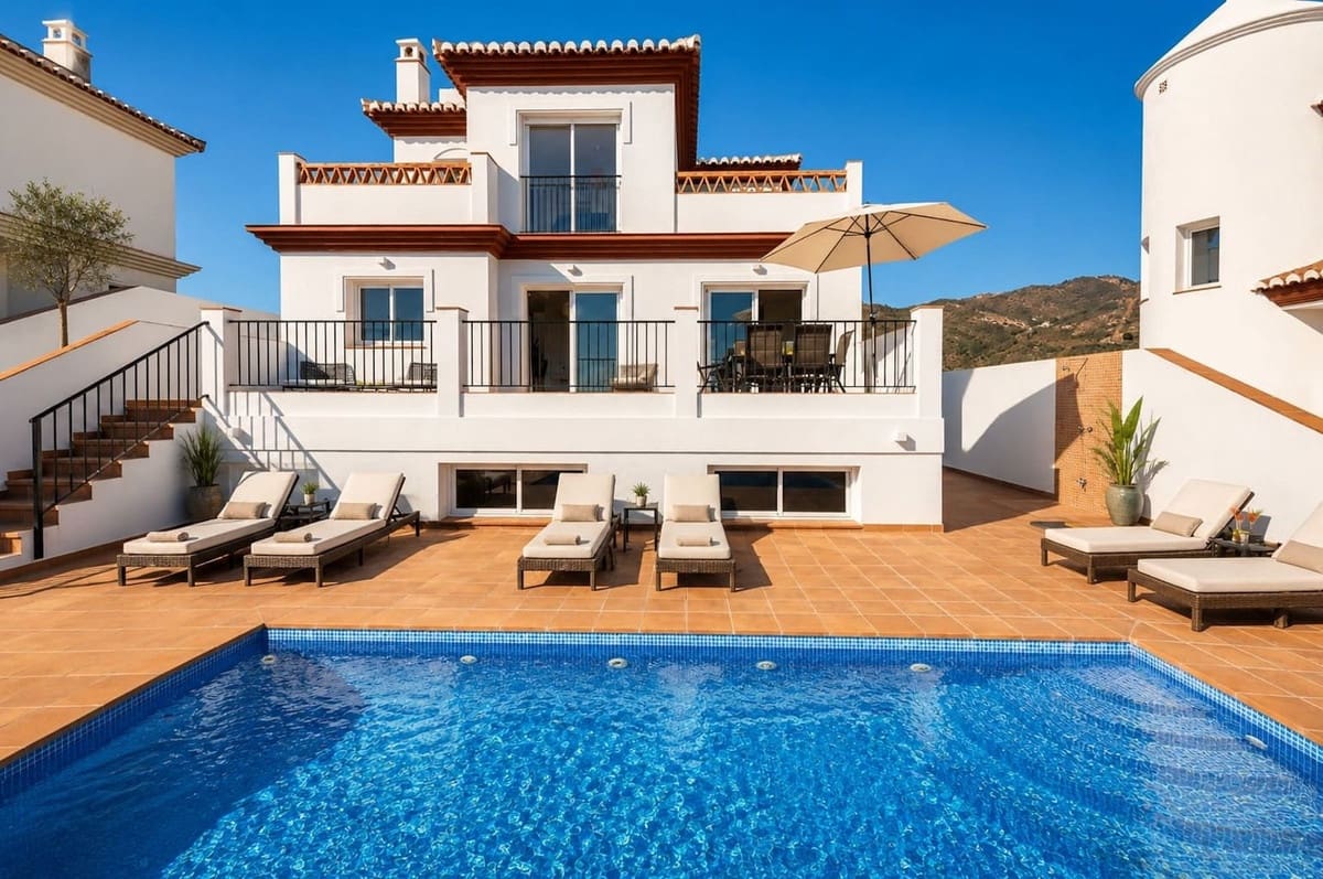 5 bedroom Villa for sale in Nerja with pool garage - € 895,000 (Ref: 9844501)