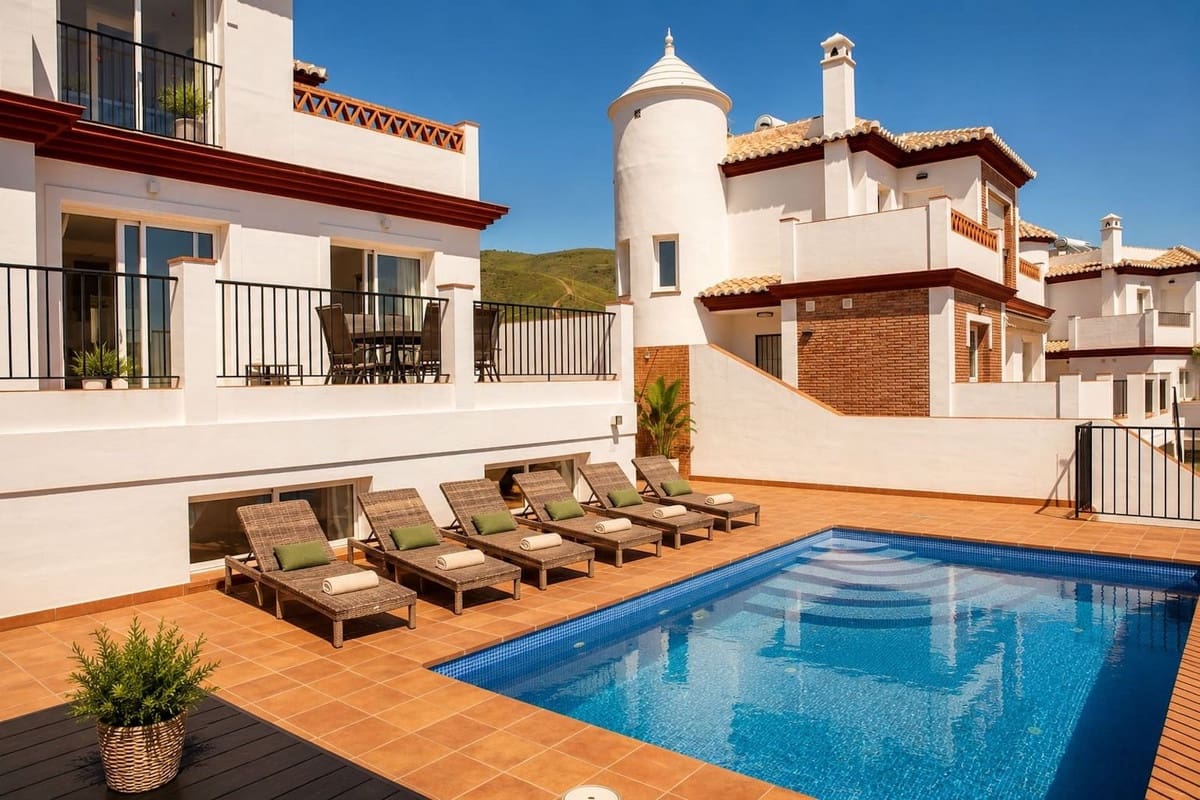 5 bedroom Villa for sale in Nerja with pool garage - € 895,000 (Ref: 9844501)
