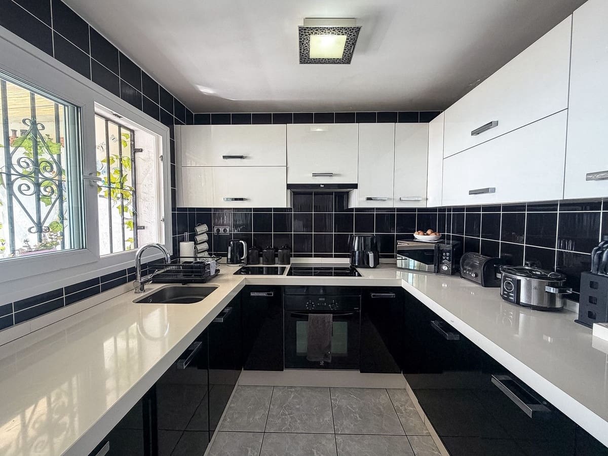 2 quarto Apartamento para venda em Torrox-Costa com piscina - 340 000 € (Ref: 9848245)