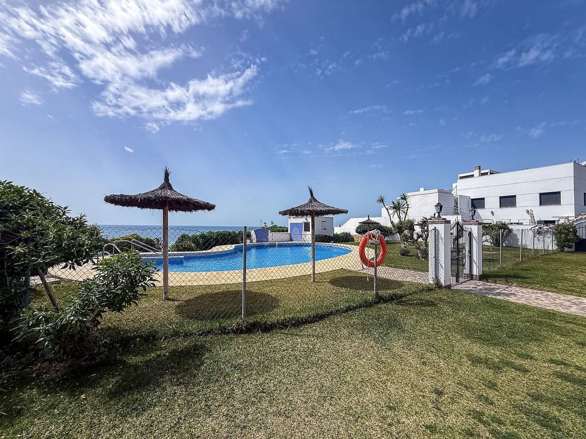 2 quarto Apartamento para venda em Torrox-Costa com piscina - 340 000 € (Ref: 9848245)