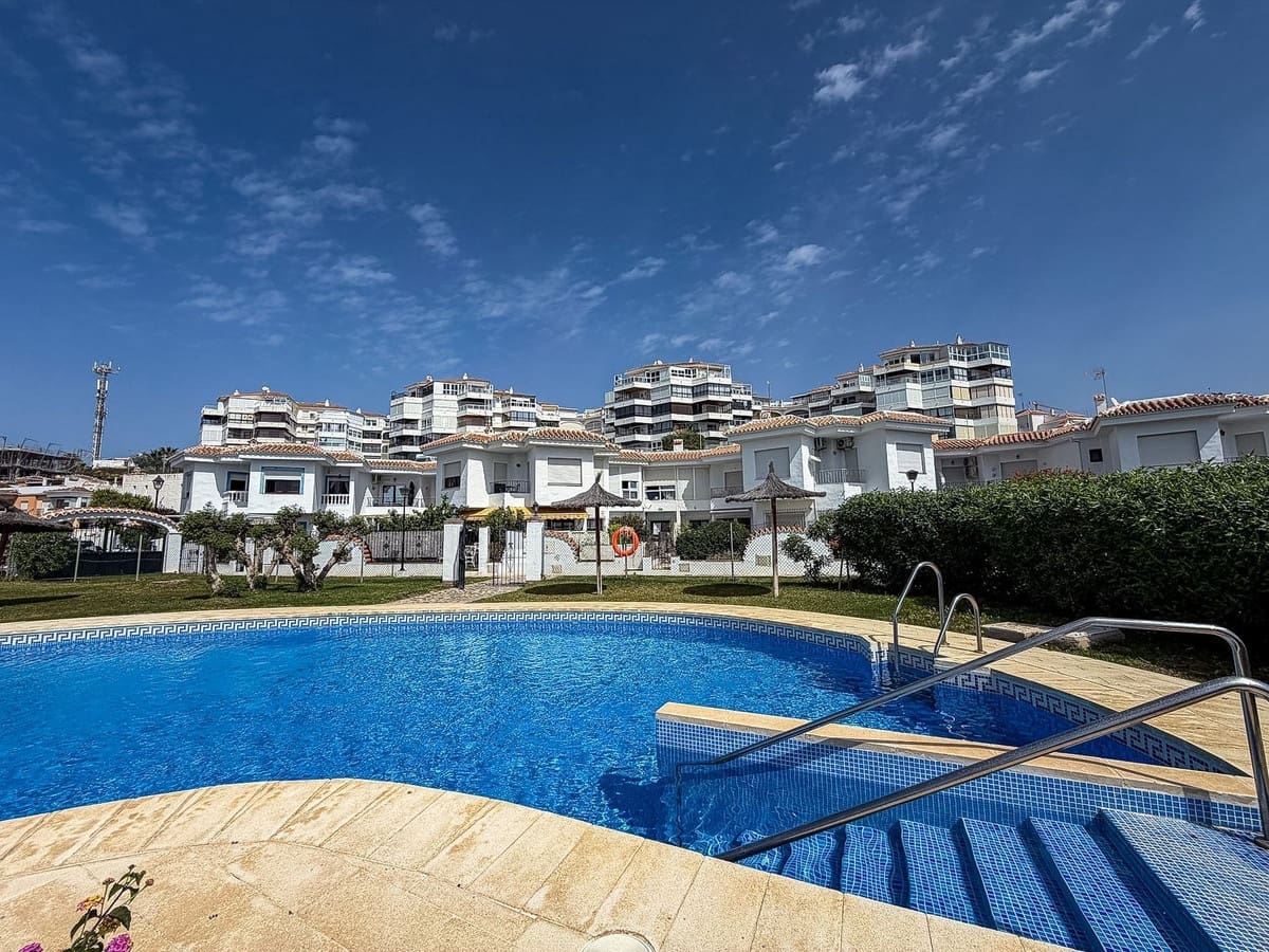 2 quarto Apartamento para venda em Torrox-Costa com piscina - 340 000 € (Ref: 9848245)