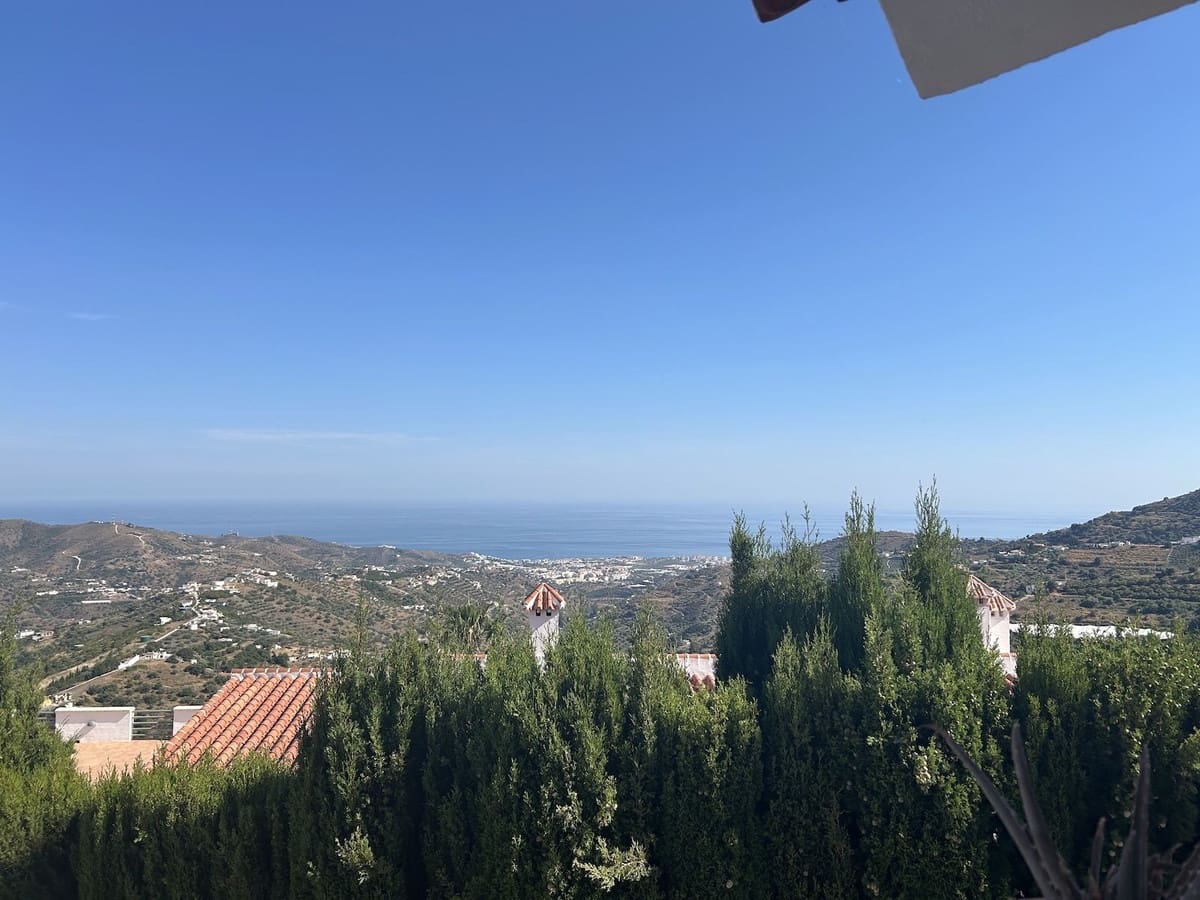 3 bedroom Villa for sale in Torrox with pool garage - € 350,000 (Ref: 9877493)