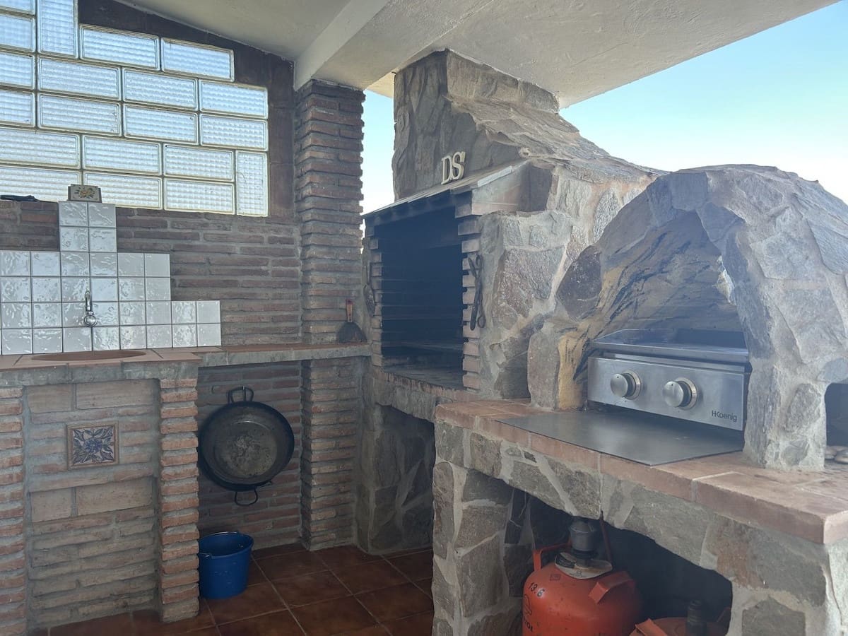 3 bedroom Villa for sale in Torrox with pool garage - € 350,000 (Ref: 9877493)