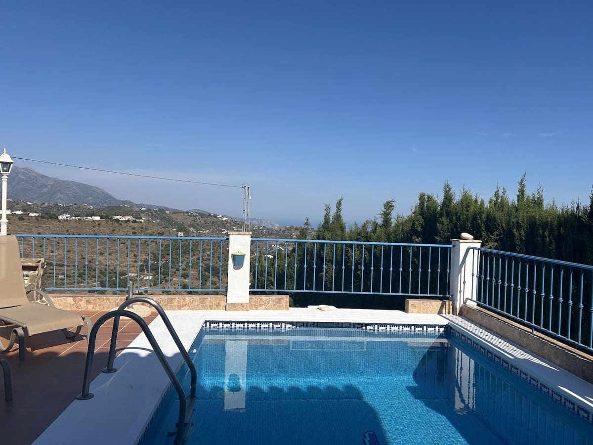 3 bedroom Villa for sale in Torrox with pool garage - € 350,000 (Ref: 9877493)