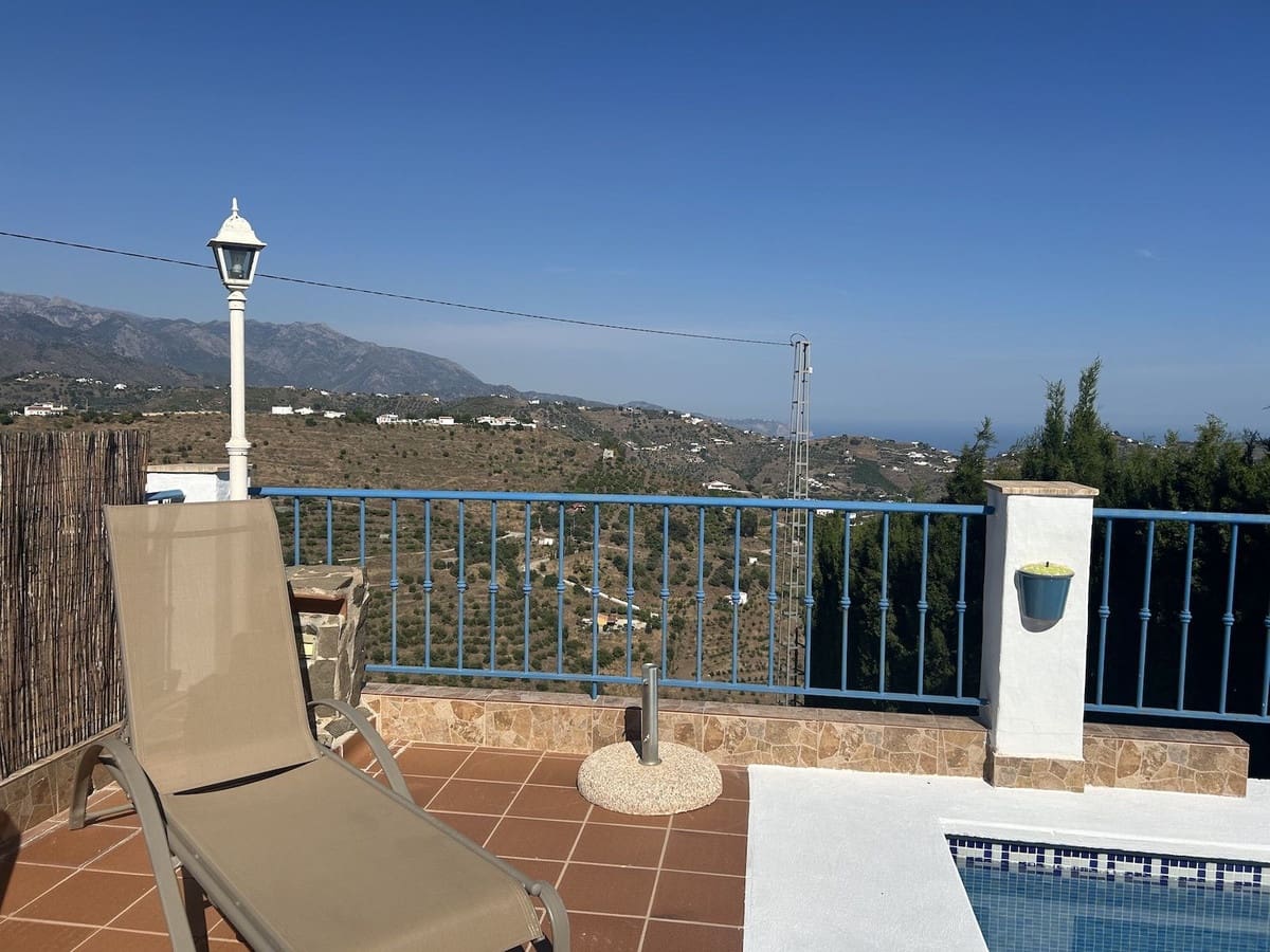 3 bedroom Villa for sale in Torrox with pool garage - € 350,000 (Ref: 9877493)