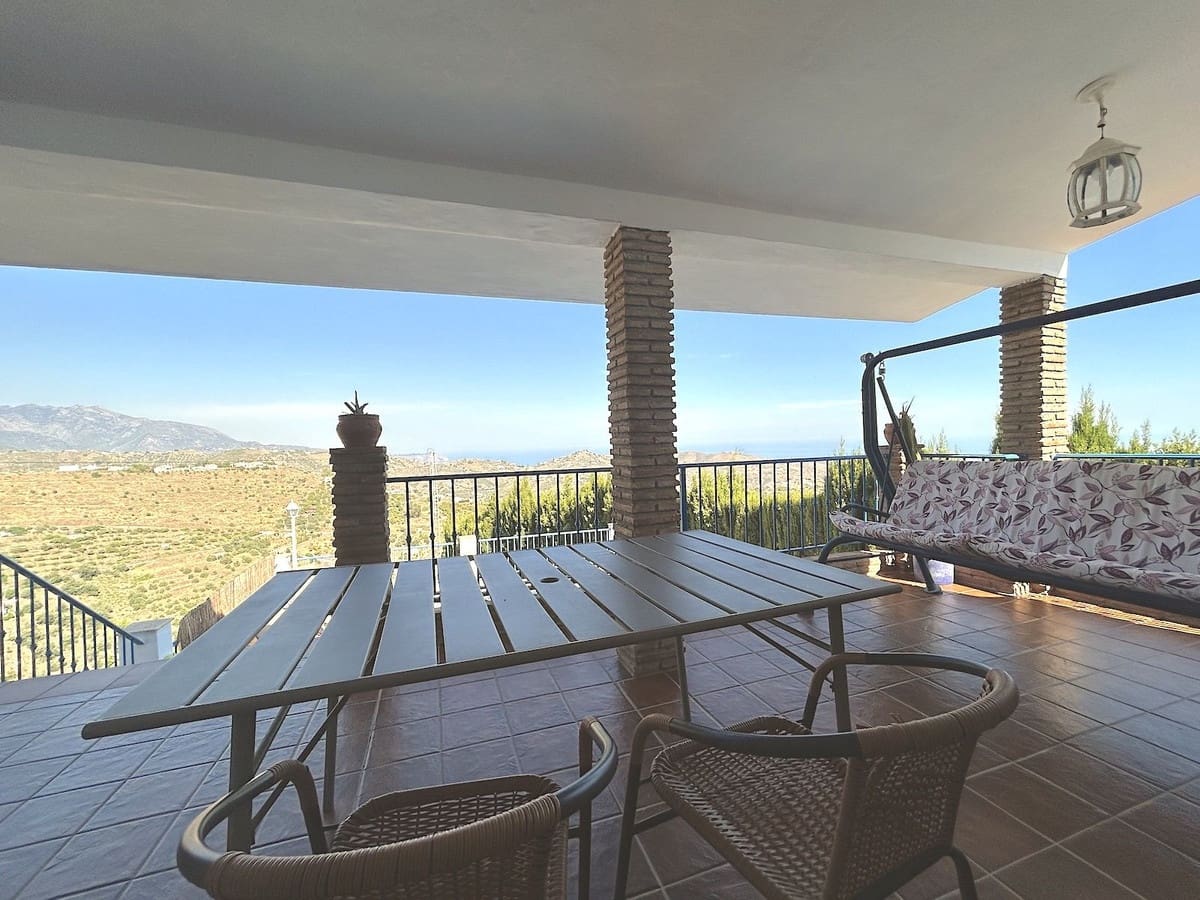 3 bedroom Villa for sale in Torrox with pool garage - € 350,000 (Ref: 9877493)