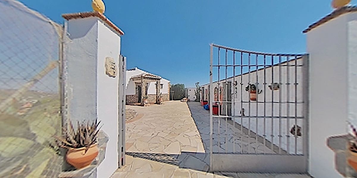 3 bedroom Villa for sale in Torrox with pool garage - € 350,000 (Ref: 9877493)