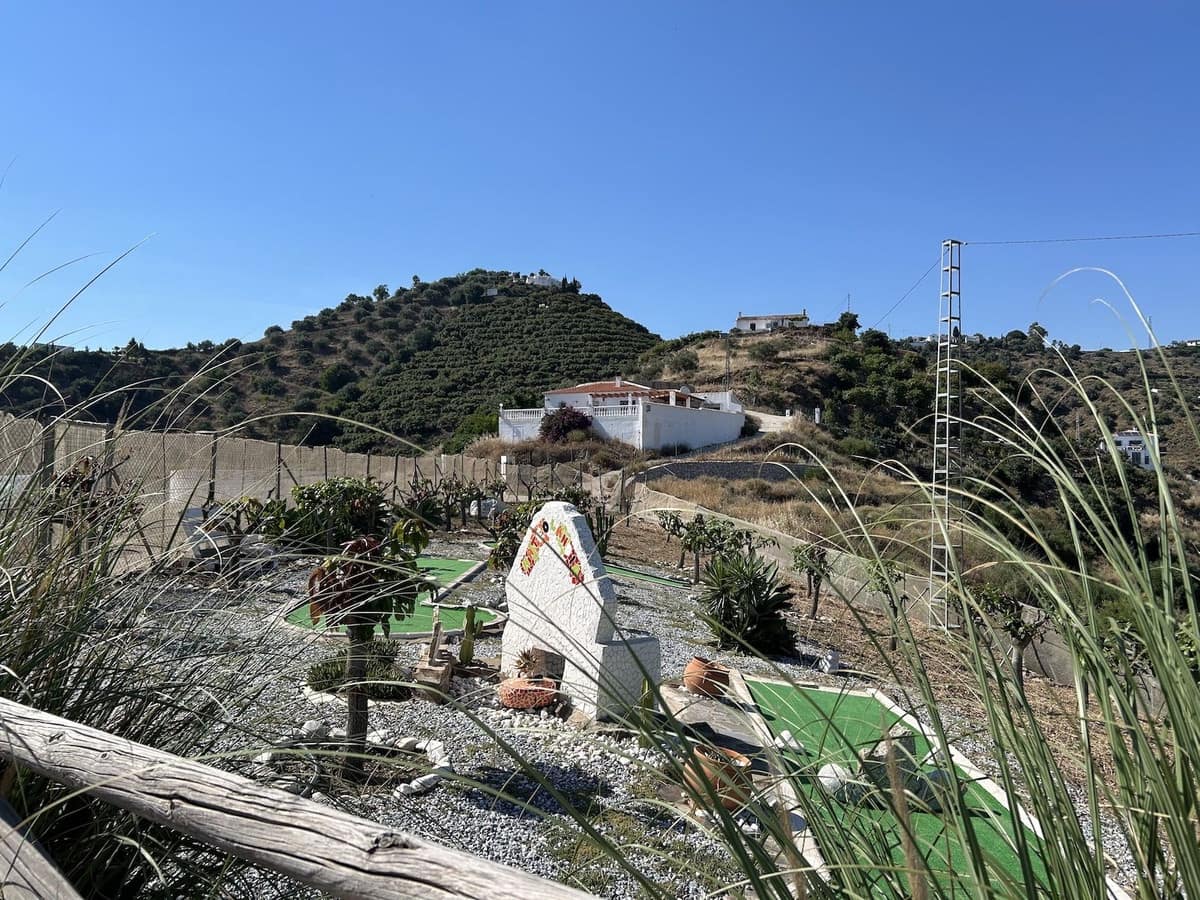 3 bedroom Villa for sale in Torrox with pool garage - € 350,000 (Ref: 9877493)