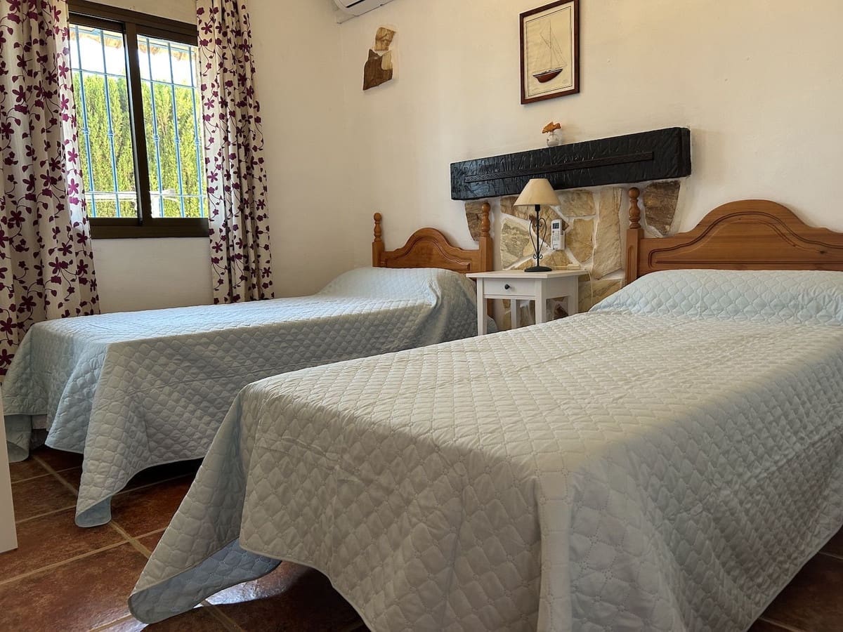 3 bedroom Villa for sale in Torrox with pool garage - € 350,000 (Ref: 9877493)