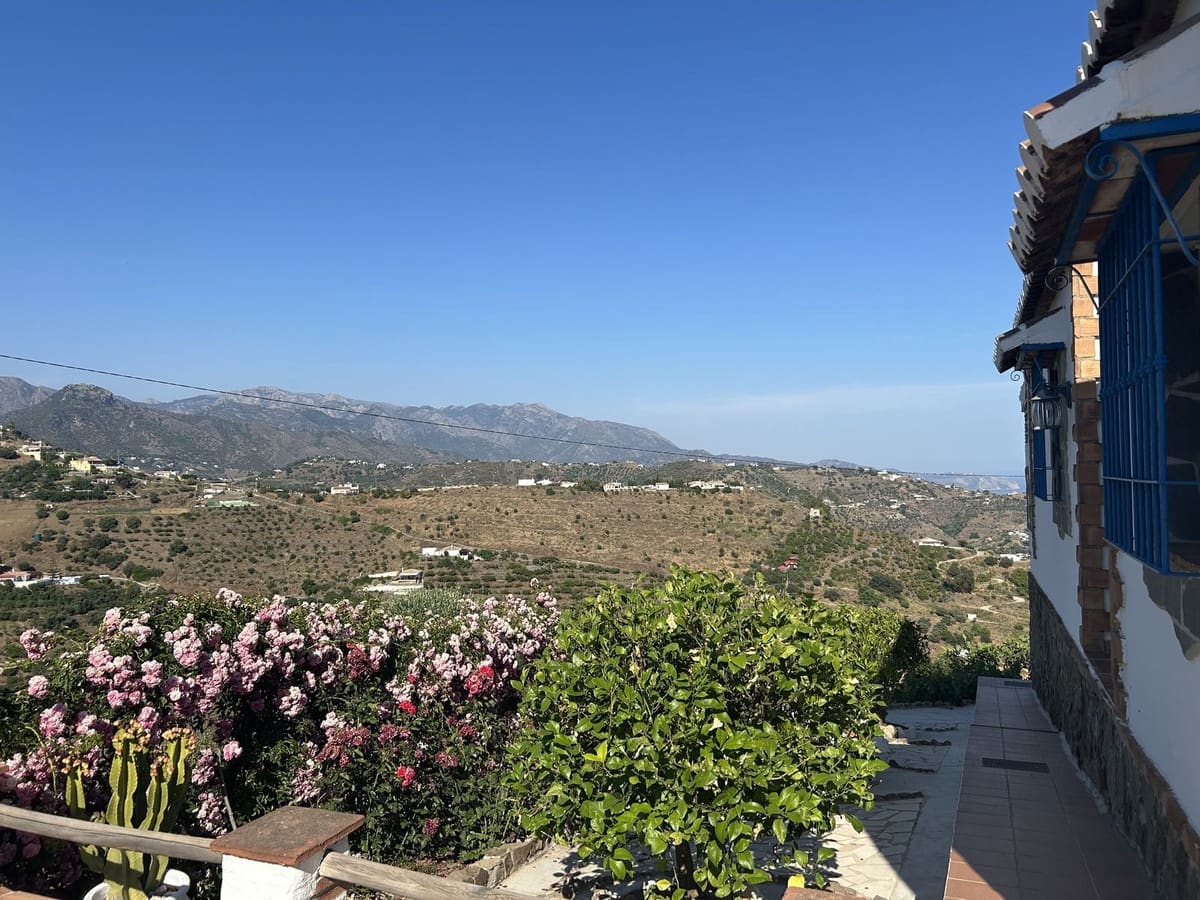 3 bedroom Villa for sale in Torrox with pool garage - € 350,000 (Ref: 9877493)