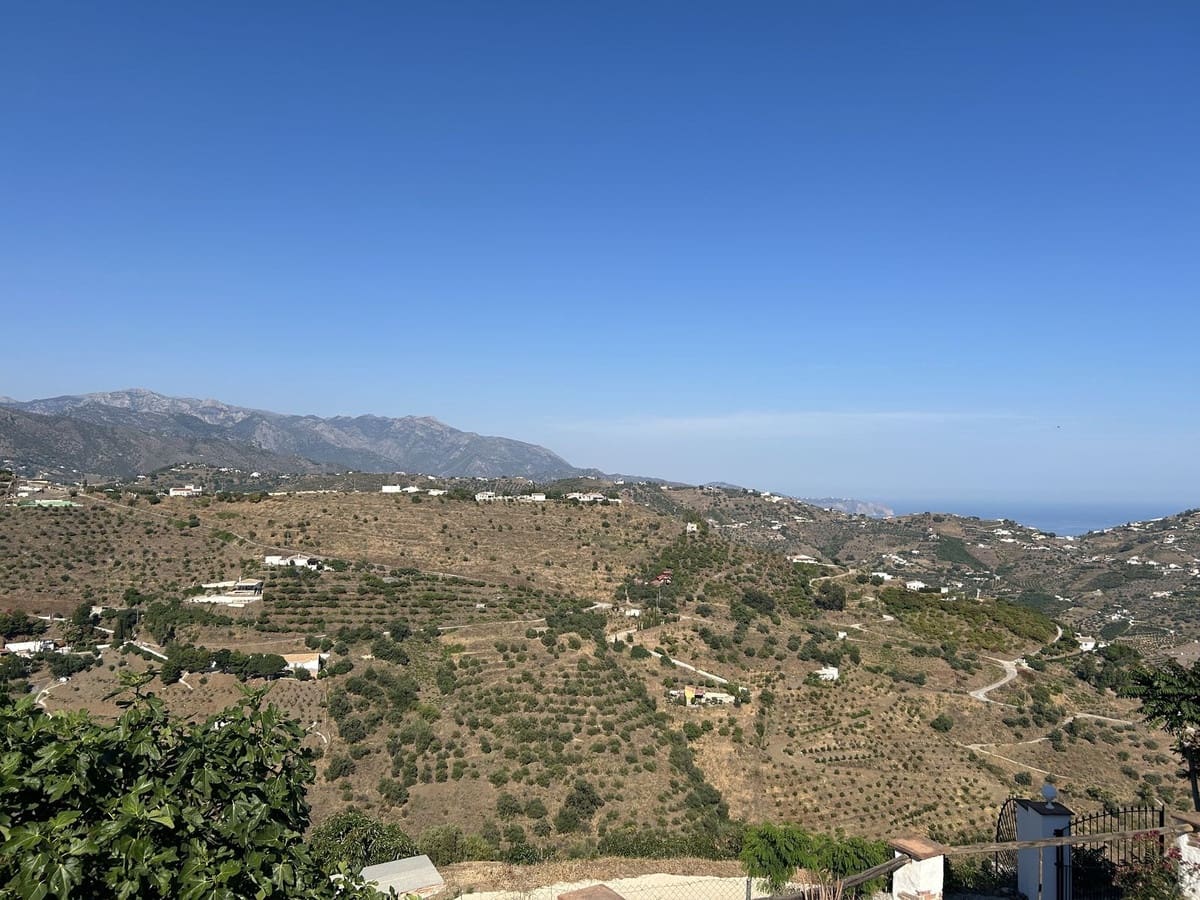 3 bedroom Villa for sale in Torrox with pool garage - € 350,000 (Ref: 9877493)