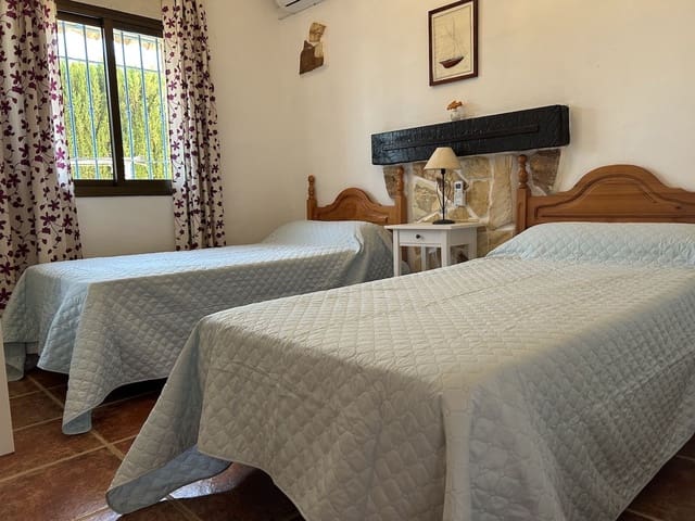 3 bedroom Villa for sale in Torrox with pool garage - € 350,000 (Ref: 9877493)