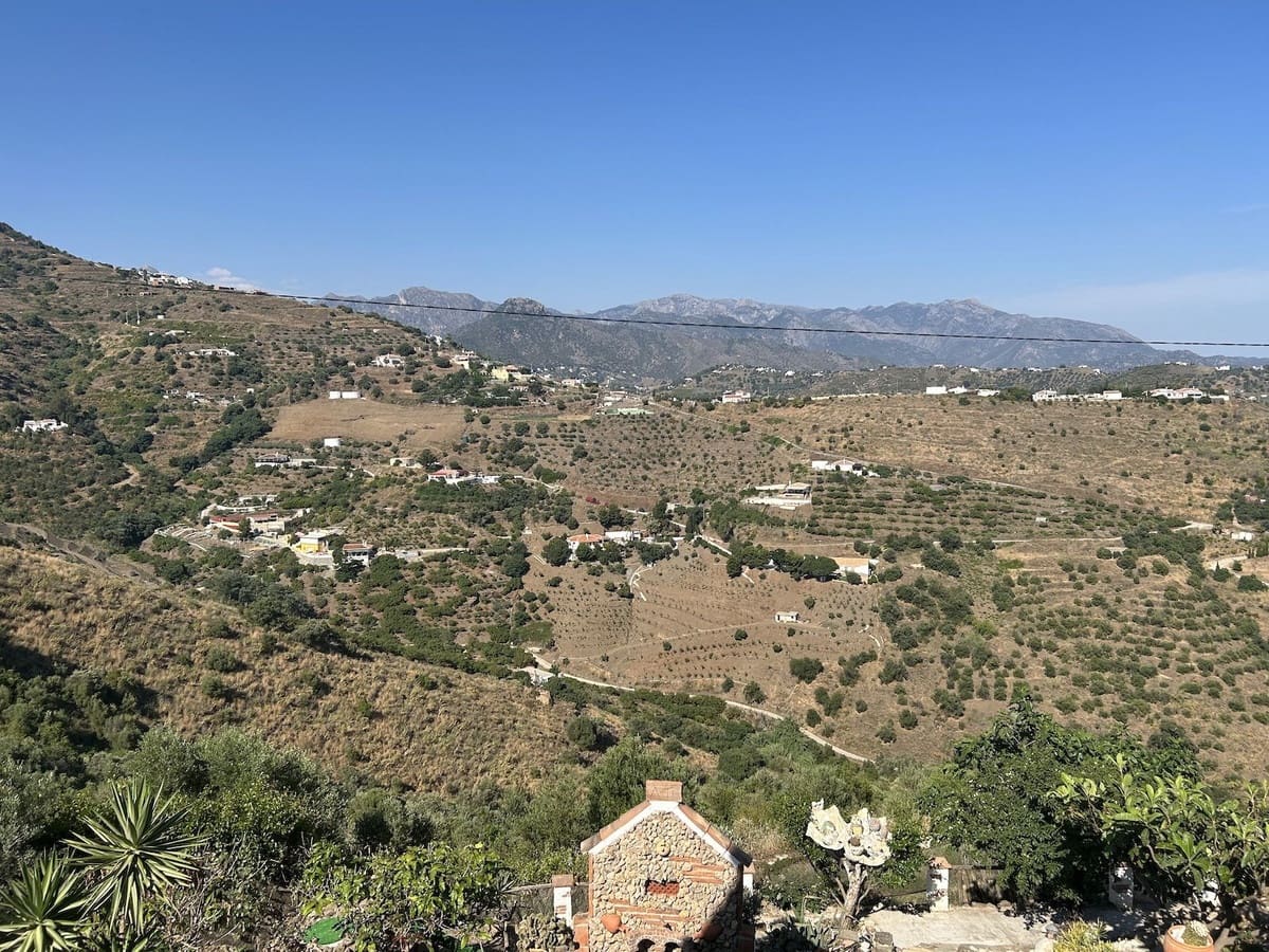 3 bedroom Villa for sale in Torrox with pool garage - € 350,000 (Ref: 9877493)