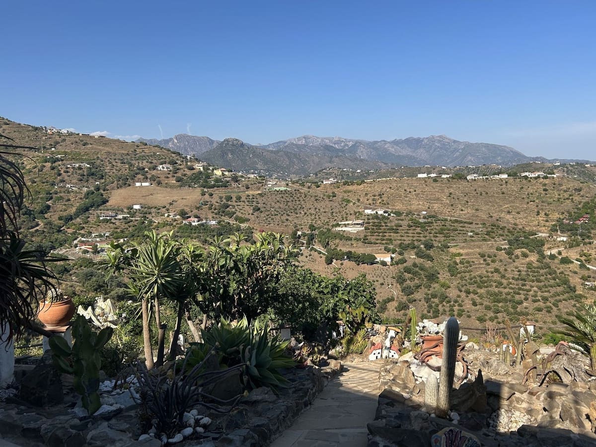 3 bedroom Villa for sale in Torrox with pool garage - € 350,000 (Ref: 9877493)