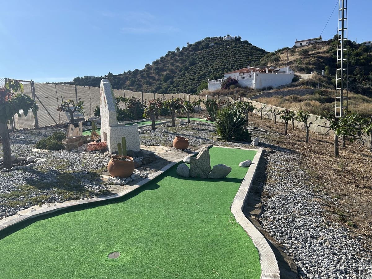3 bedroom Villa for sale in Torrox with pool garage - € 350,000 (Ref: 9877493)