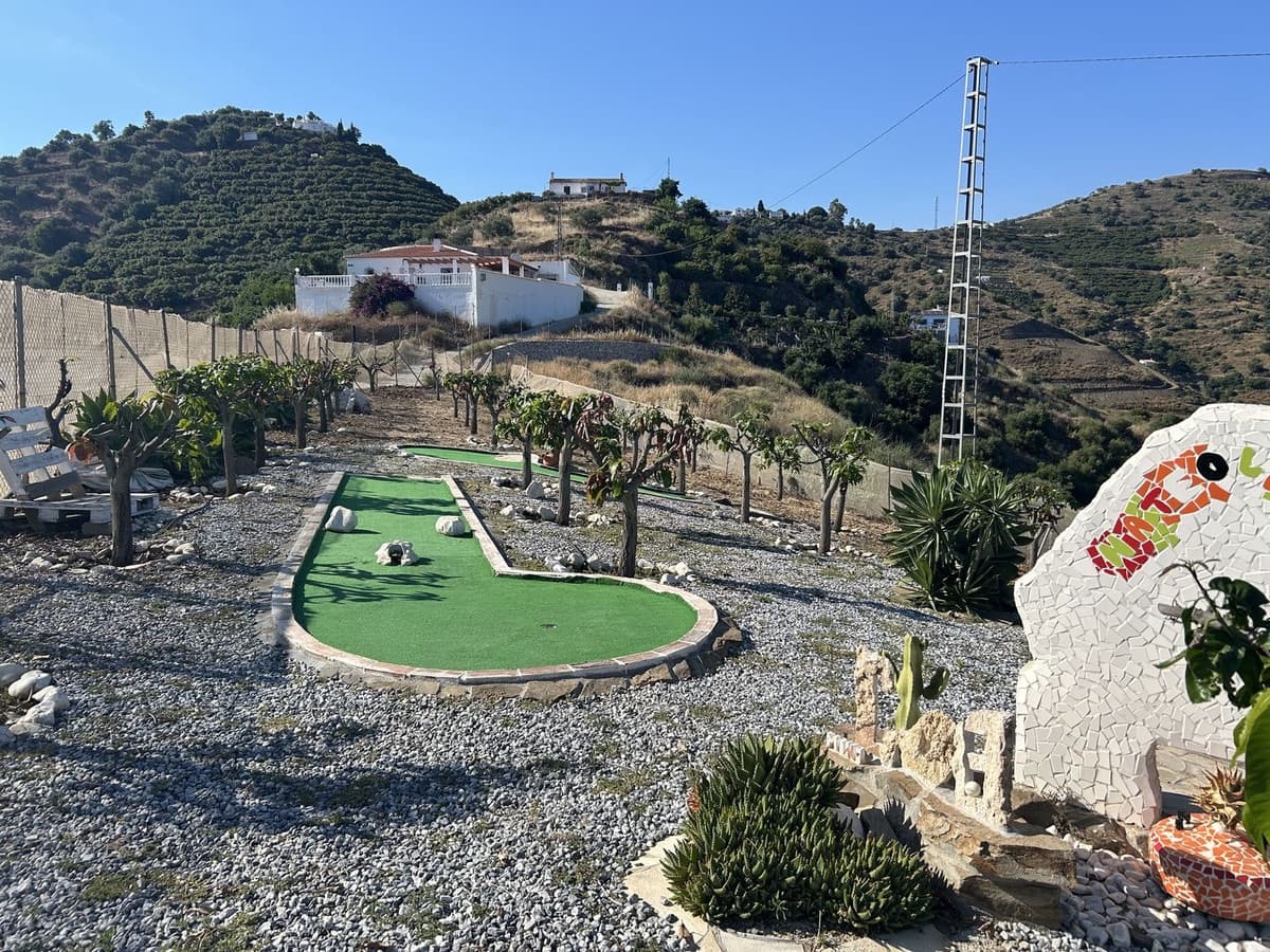 3 bedroom Villa for sale in Torrox with pool garage - € 350,000 (Ref: 9877493)