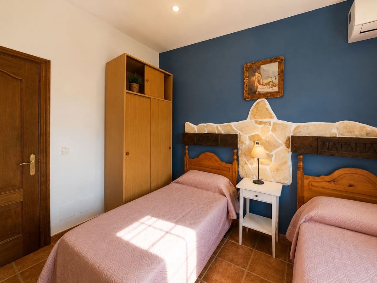 3 soveværelse Villa til salg i Torrox med swimmingpool garage - € 350.000 (Ref: 9877493)