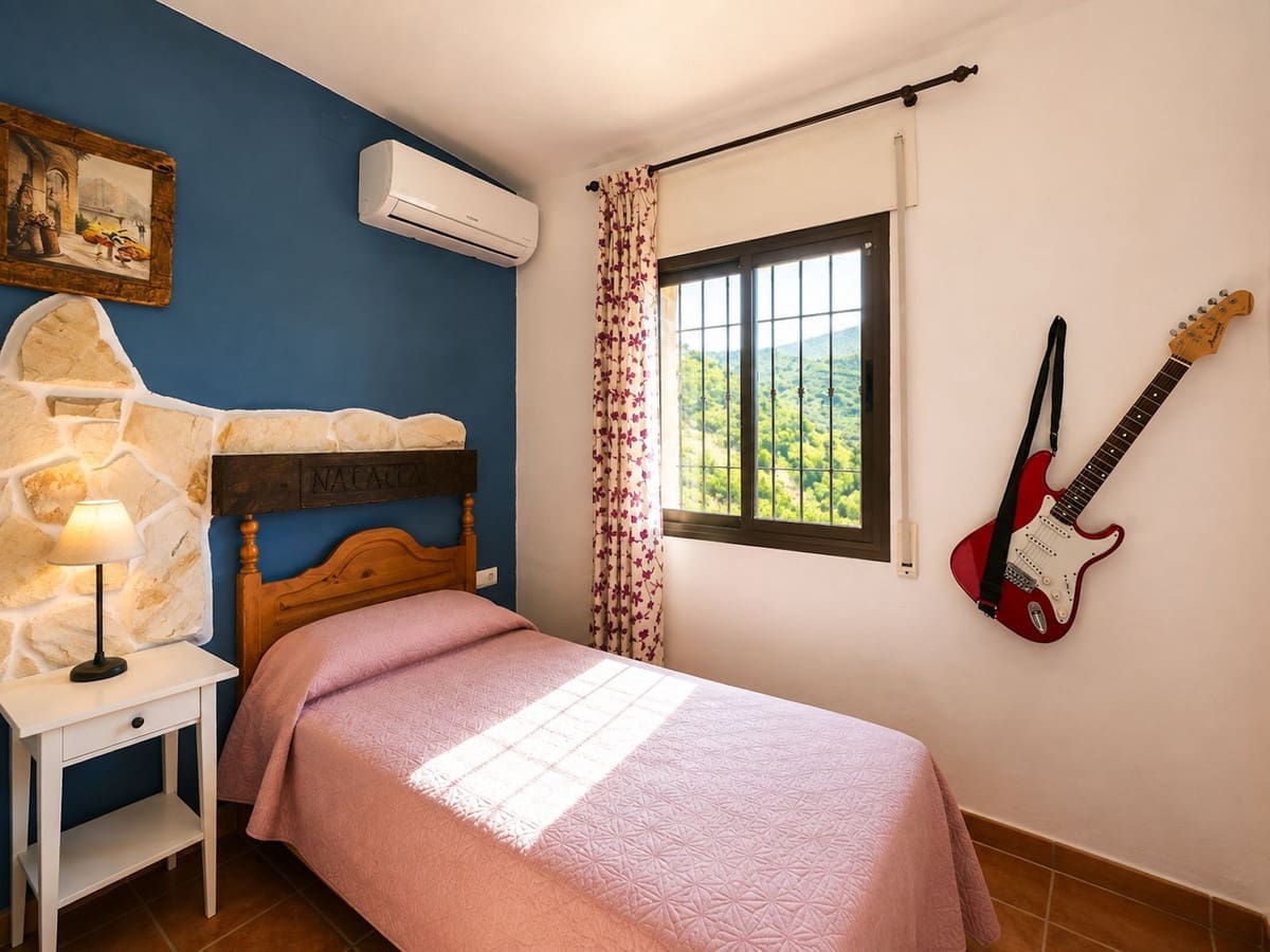 3 soveværelse Villa til salg i Torrox med swimmingpool garage - € 350.000 (Ref: 9877493)
