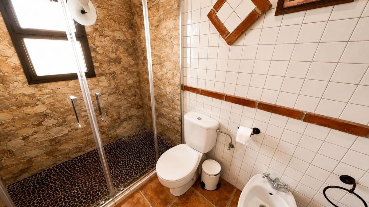 3 soveværelse Villa til salg i Torrox med swimmingpool garage - € 350.000 (Ref: 9877493)
