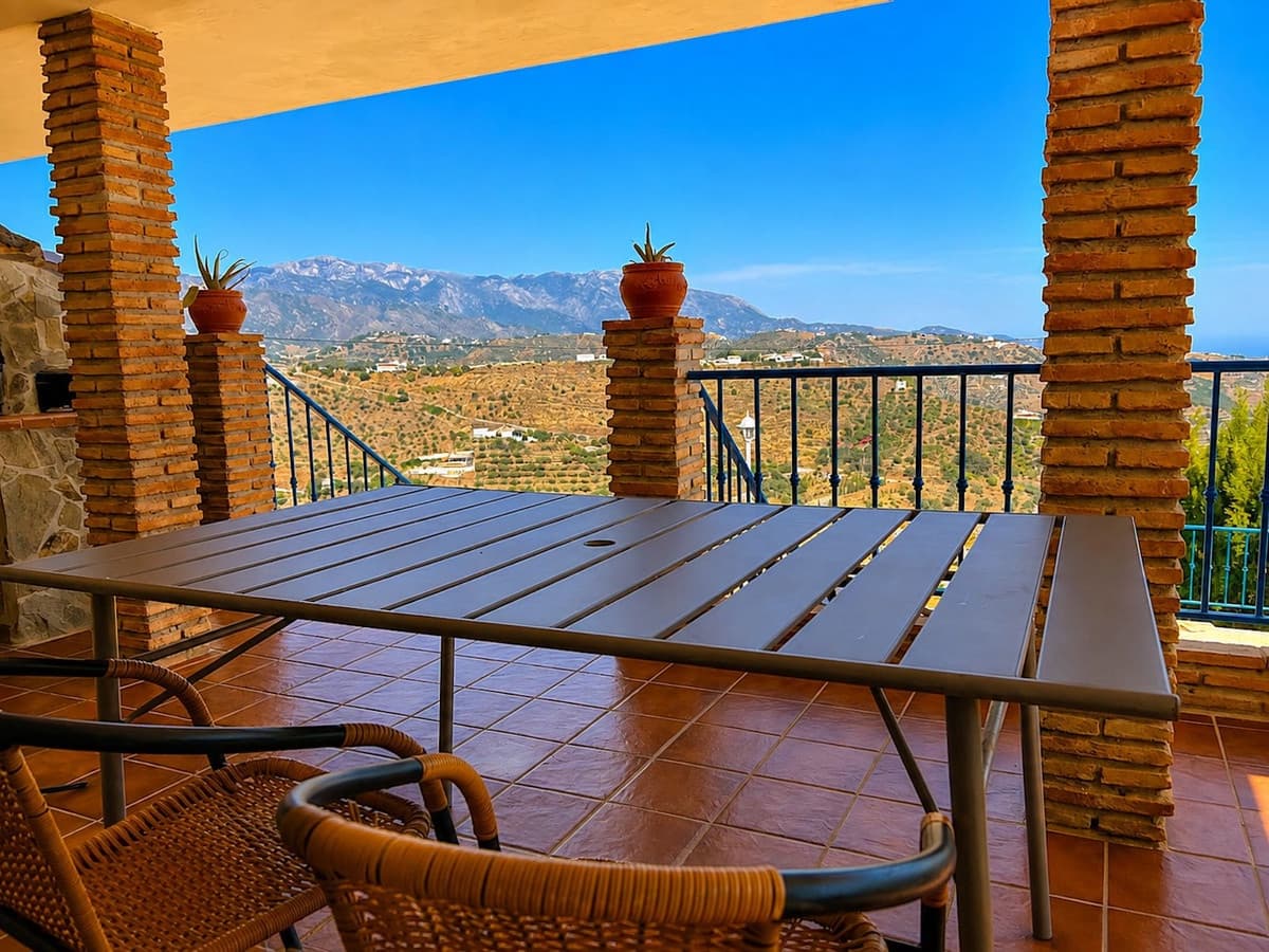 3 soveværelse Villa til salg i Torrox med swimmingpool garage - € 350.000 (Ref: 9877493)