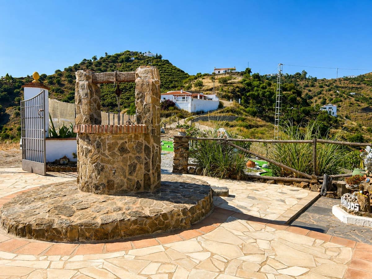 3 soveværelse Villa til salg i Torrox med swimmingpool garage - € 350.000 (Ref: 9877493)