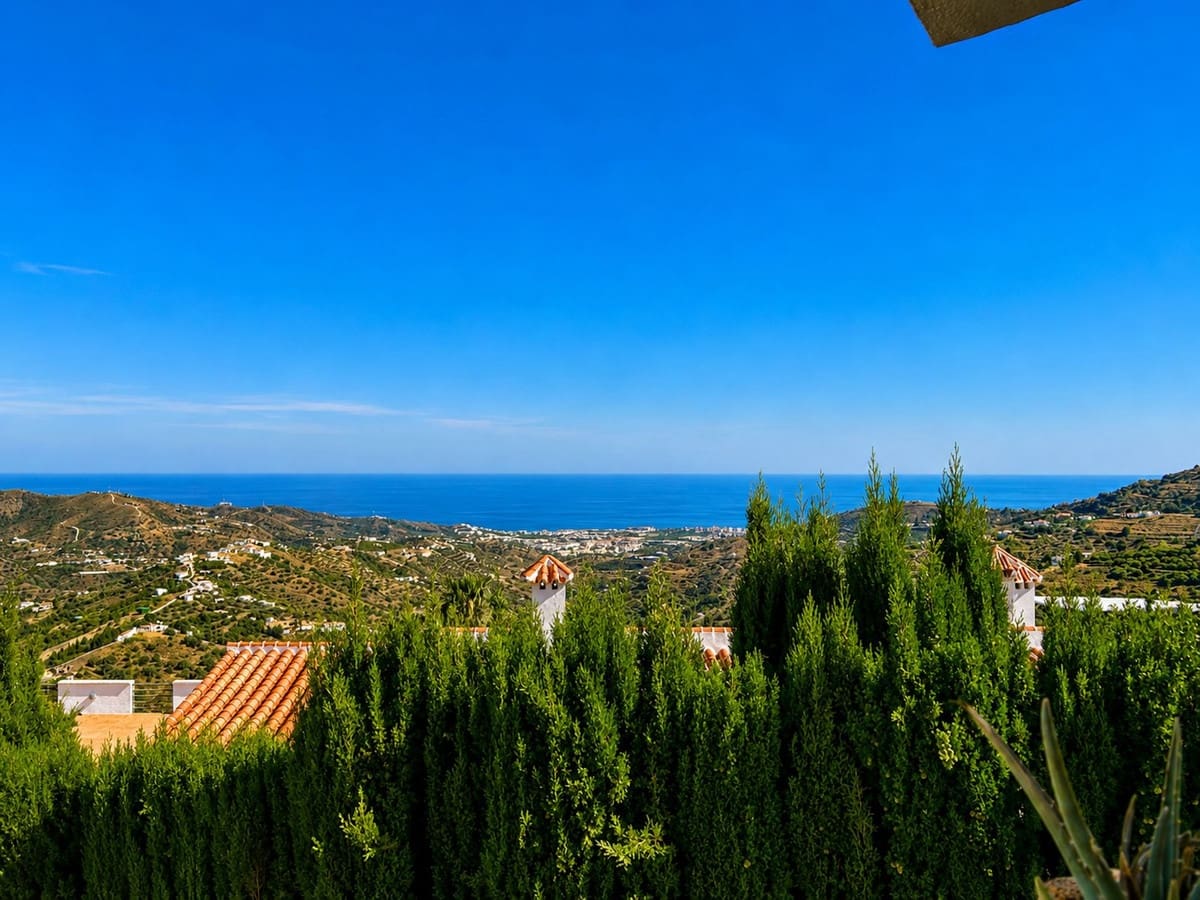 3 soveværelse Villa til salg i Torrox med swimmingpool garage - € 350.000 (Ref: 9877493)