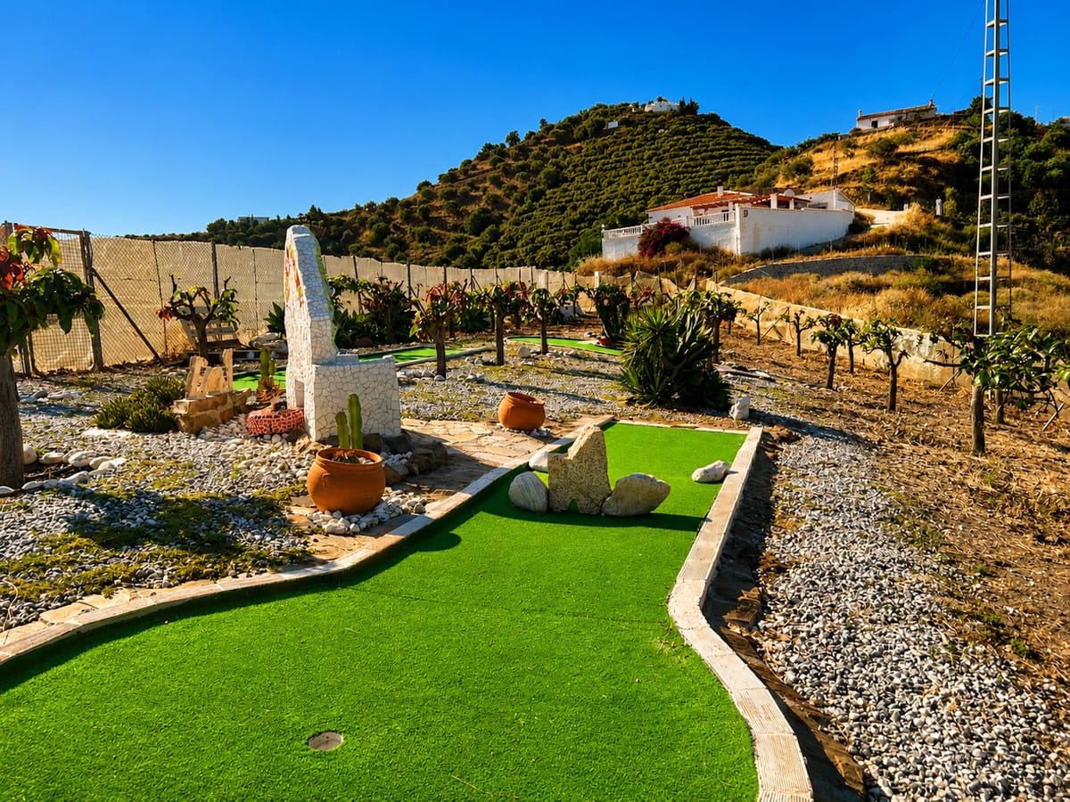 3 soveværelse Villa til salg i Torrox med swimmingpool garage - € 350.000 (Ref: 9877493)