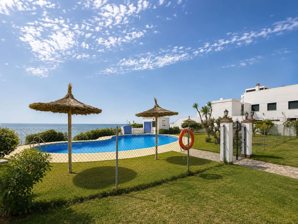 2 bedroom Townhouse for sale in Torrox-Costa with pool - € 330,000 (Ref: 9891252)