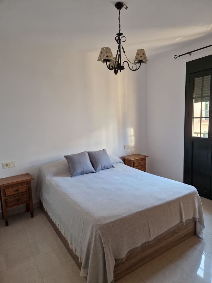 2 makuuhuone Huoneisto vuokrattavana paikassa Nerja mukana uima-altaan 
autotalli - 950 € (Ref: 9895386)