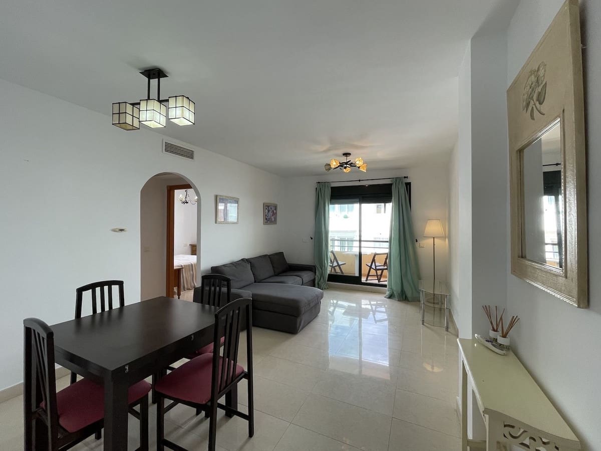 2 makuuhuone Huoneisto vuokrattavana paikassa Nerja mukana uima-altaan 
autotalli - 950 € (Ref: 9895386)