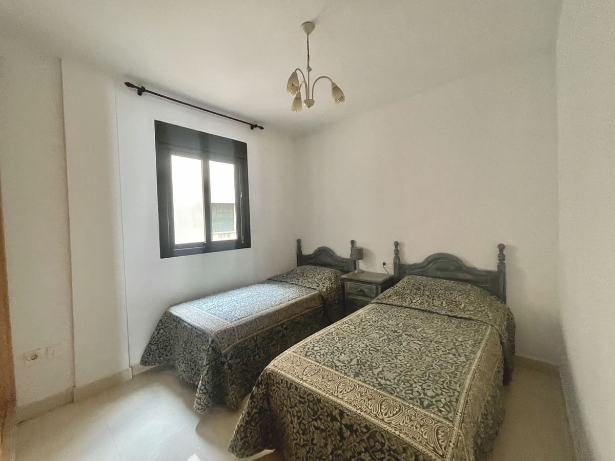 2 makuuhuone Huoneisto vuokrattavana paikassa Nerja mukana uima-altaan 
autotalli - 950 € (Ref: 9895386)