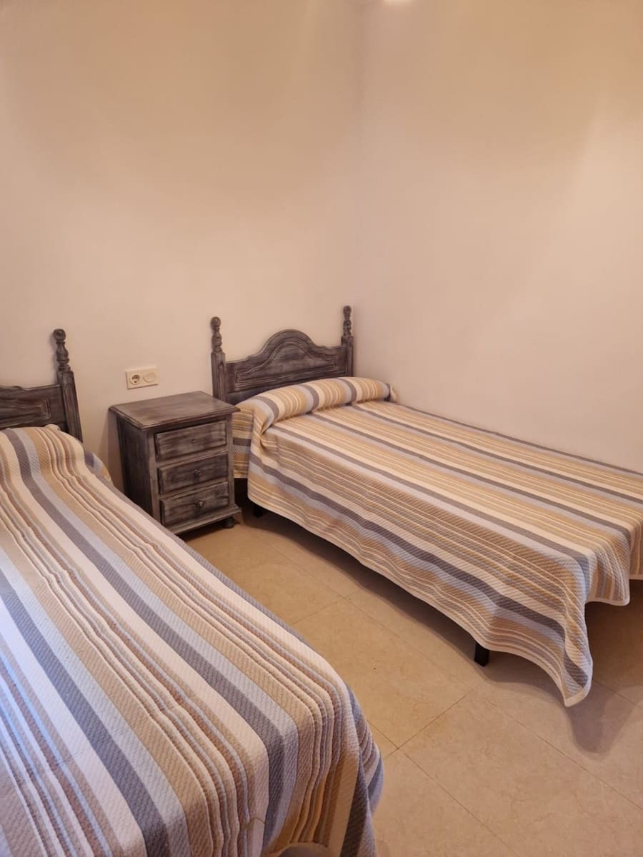 2 makuuhuone Huoneisto vuokrattavana paikassa Nerja mukana uima-altaan 
autotalli - 950 € (Ref: 9895386)