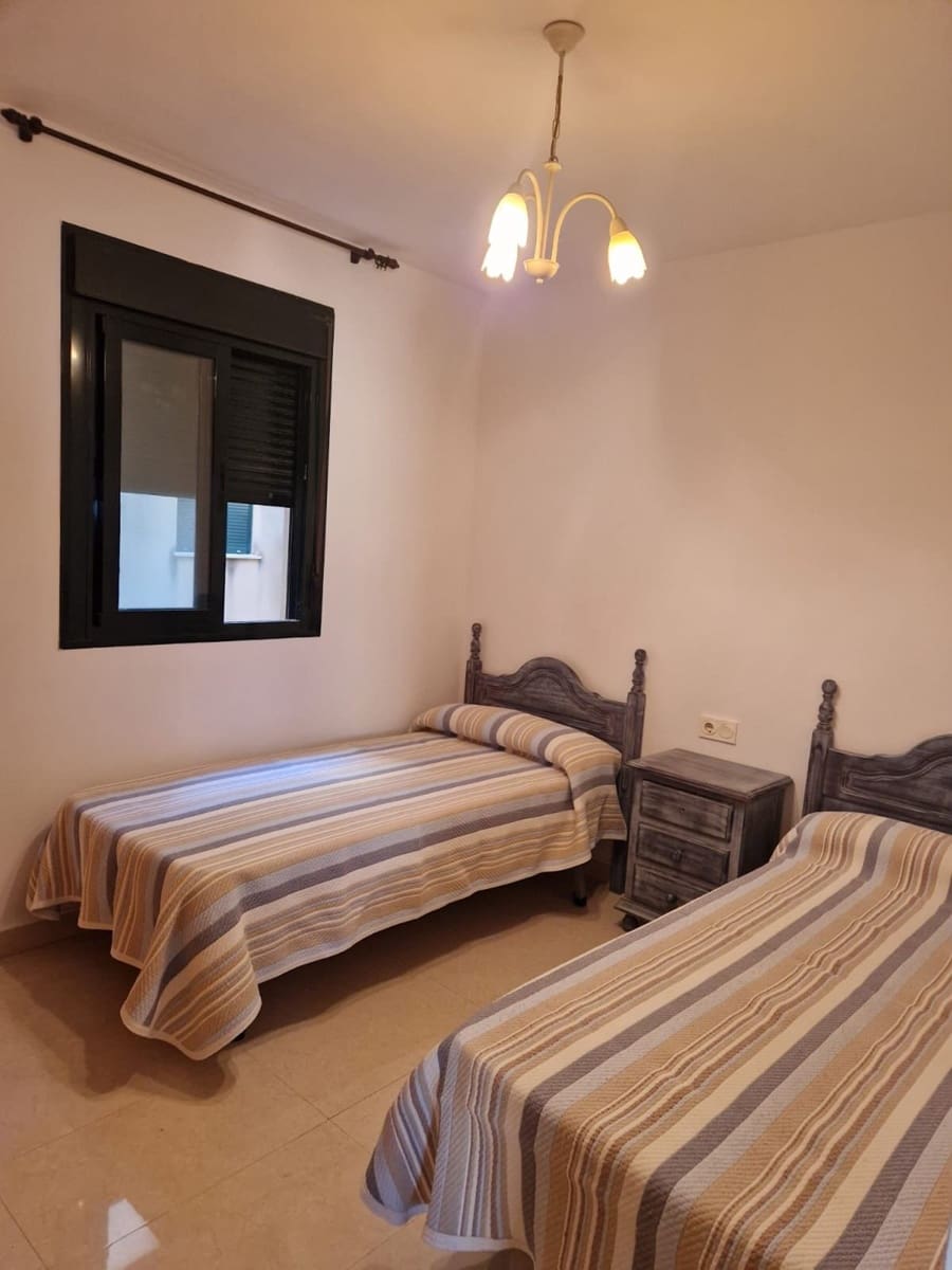 2 makuuhuone Huoneisto vuokrattavana paikassa Nerja mukana uima-altaan 
autotalli - 950 € (Ref: 9895386)