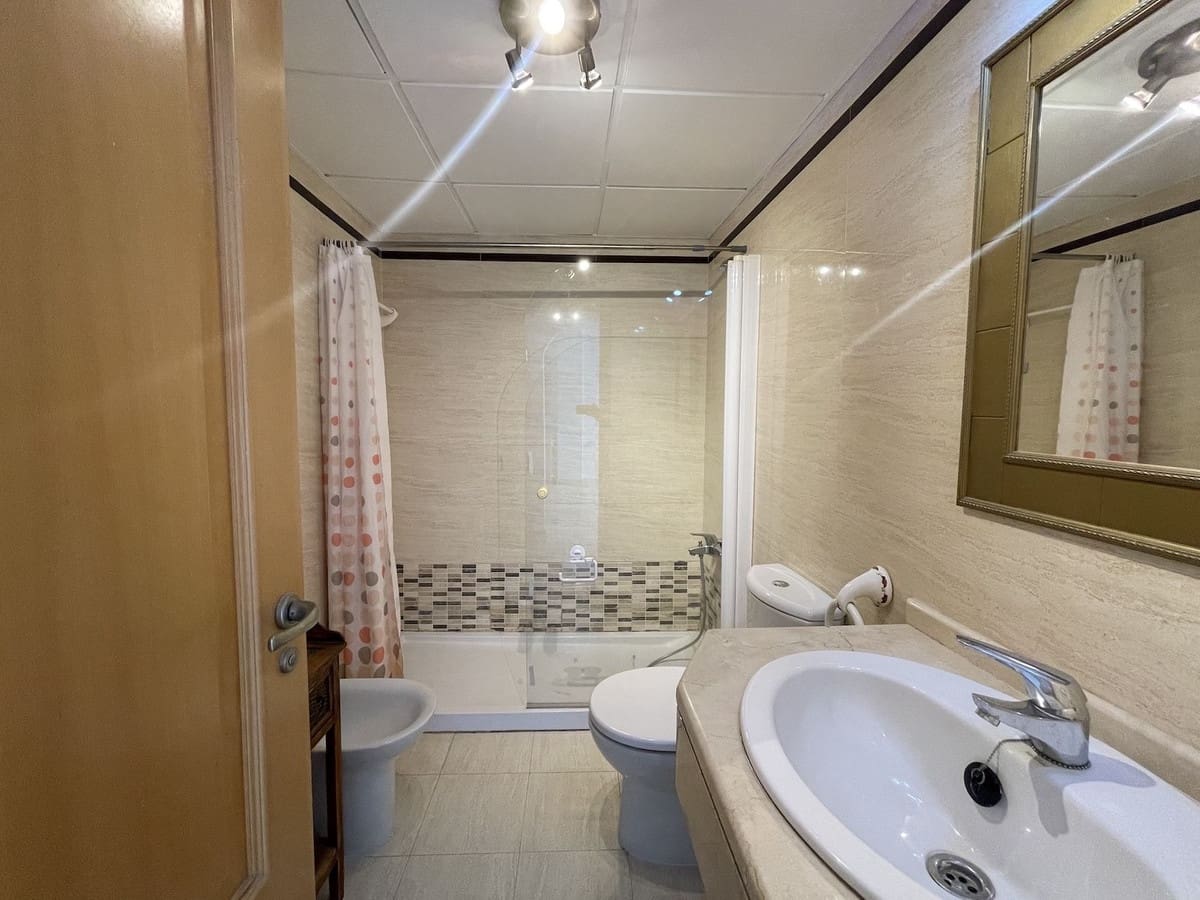 2 makuuhuone Huoneisto vuokrattavana paikassa Nerja mukana uima-altaan 
autotalli - 950 € (Ref: 9895386)