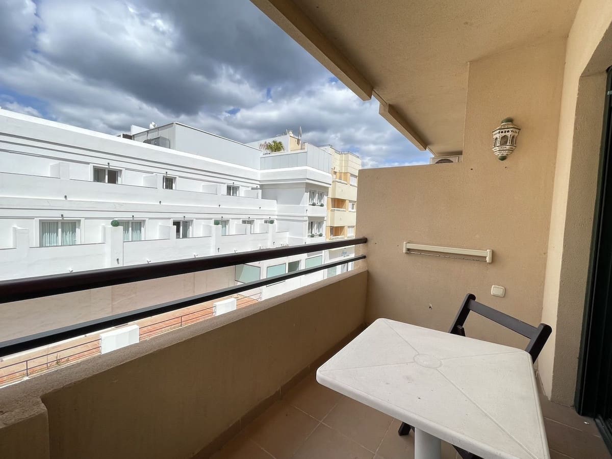 2 makuuhuone Huoneisto vuokrattavana paikassa Nerja mukana uima-altaan 
autotalli - 950 € (Ref: 9895386)