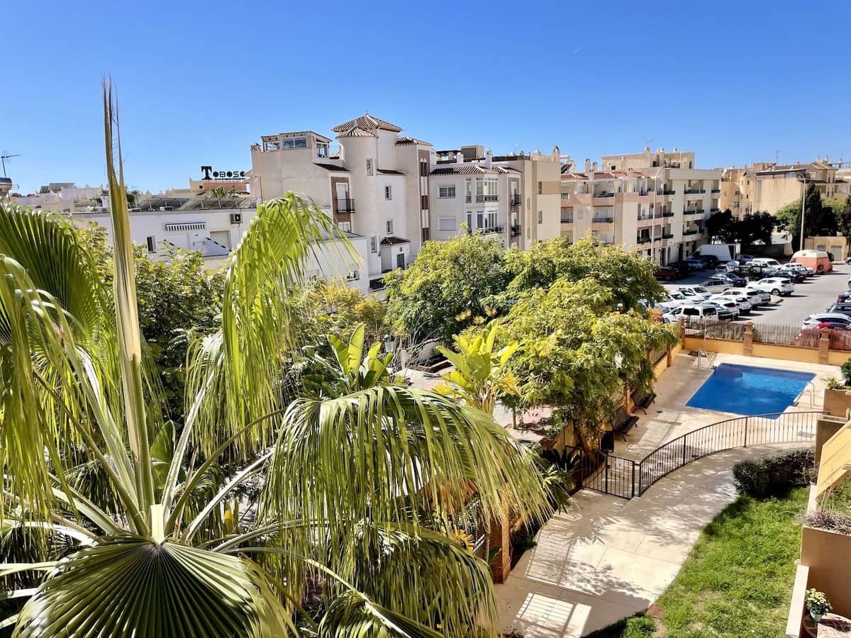 2 makuuhuone Huoneisto vuokrattavana paikassa Nerja mukana uima-altaan 
autotalli - 950 € (Ref: 9895386)