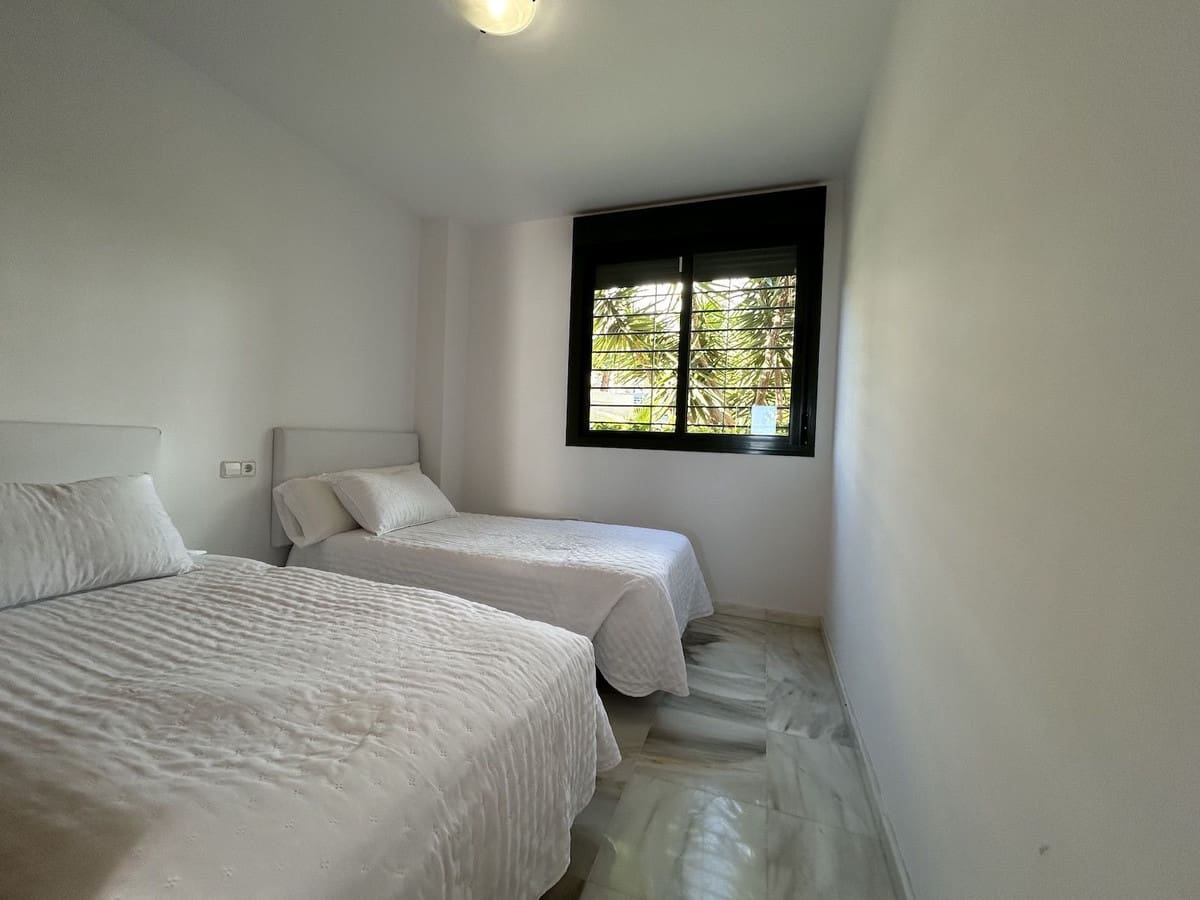 2 soveværelse Lejlighed til leje i Nerja med swimmingpool - € 1.100 (Ref: 9895636)
